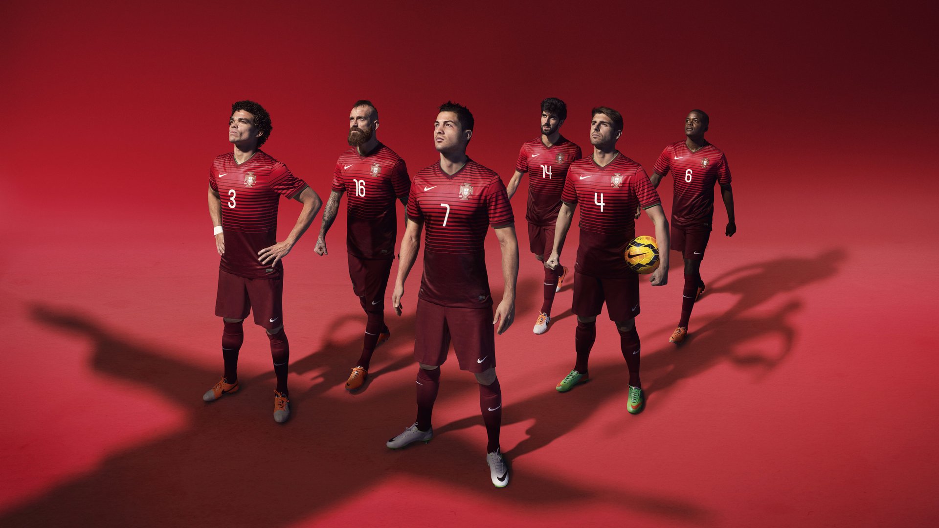 团队动作一致度高，协同步骤规范标准，团队协作具体行动