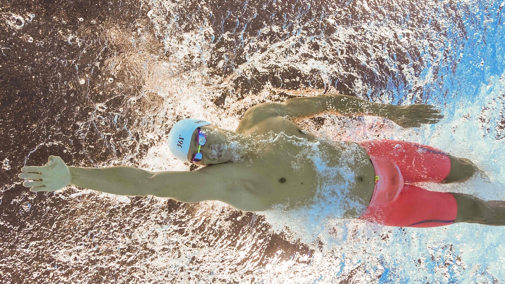 青训球员参加职业联赛完成首秀表现可圈可点备受肯定,青训选手